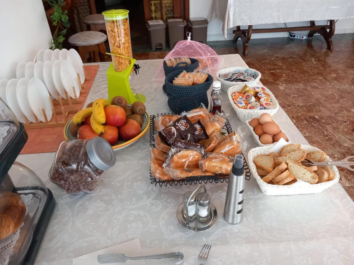 B&B Tra Mare E Marmo Marina Di Carrara Extérieur photo